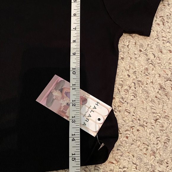 HALARA NWT Short Sleeve Crisscross Cut Out Cropped Yoga Sports Top Black Size M - Picture 7 of 10